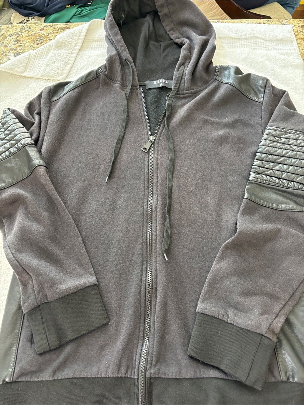 rebels charcoal black quilted-sleeve zip hoodie